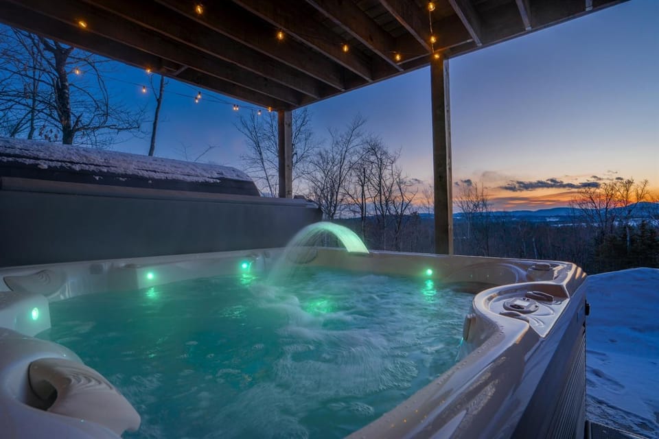 Epic Views, 9Mi SR, GameRmTheater, HTub, Sauna Chalet in Newry