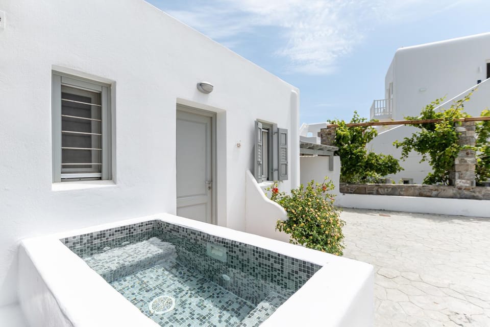 Shower, Property building, Patio, Restaurant/places to eat, Spring, Day, Night, People, People, Summer, Garden, Garden, Horse-riding, Hot Spring Bath, Hot Spring Bath, Hot Tub, Hot Tub, View (from property/room), Spa and wellness centre/facilities, Fitness centre/facilities, Food and drinks, Other, Other, Other, Photo of the whole room, Seating area, Logo/Certificate/Sign, Logo/Certificate/Sign, Logo/Certificate/Sign, Autumn, On site, Guests, Guests, Guests, Pool view, Sea view, Swimming pool, Breakfast, Alcoholic drinks, Alcoholic drinks, Seasons, Time of day, Sunrise, Sunset, children, children, children, young children, young children, young children, older children, older children, older children, group of guests, group of guests, group of guests, Certificate/Award, Certificate/Award, Certificate/Award, Bath, Parking, concierge, shuttle, shuttle, sunbed, VIP, VIP, wedding, wedding