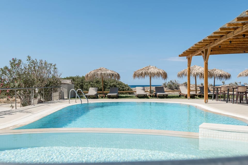 Day, Natural landscape, Pool view, Swimming pool, sunbed