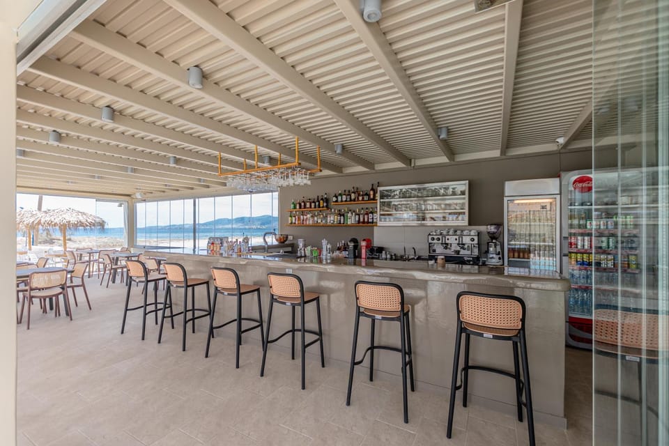 Restaurant/places to eat, Lounge or bar, Food and drinks, Banquet/Function facilities, Drinks