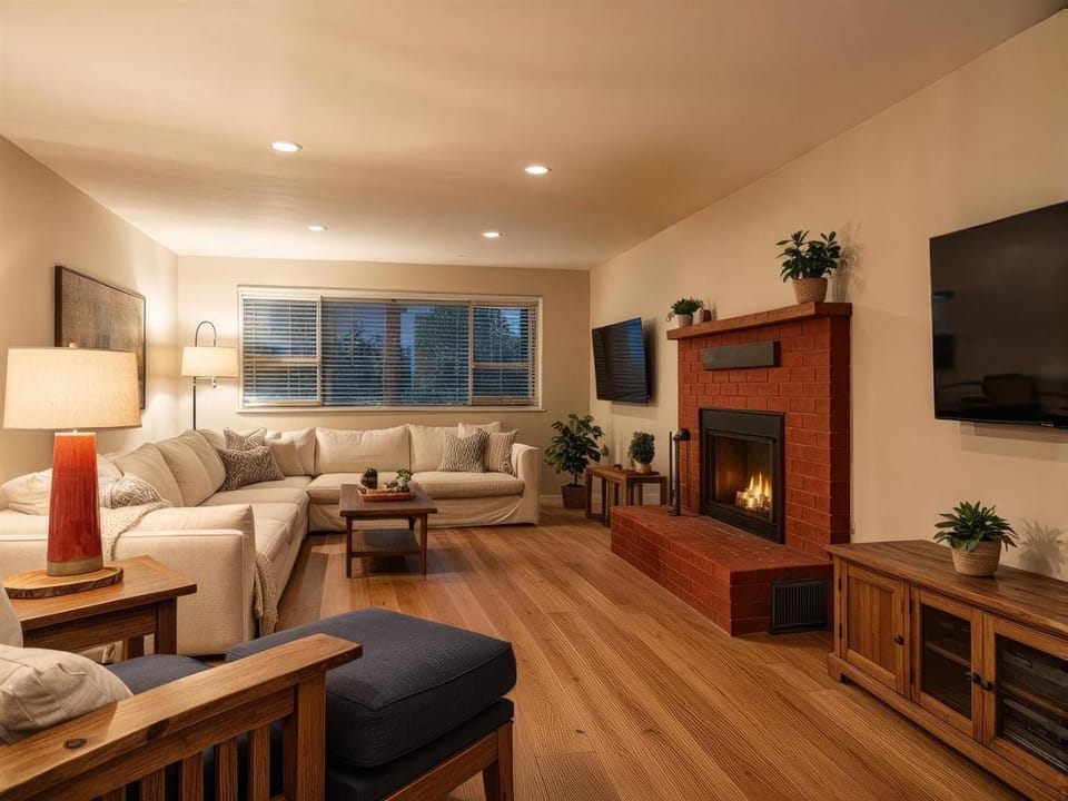 4BR Home for Groups Private Pool and Games House in Simi Valley