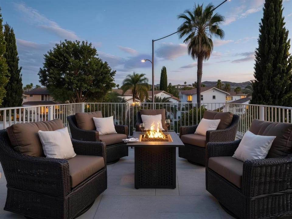 4BR Home for Groups Private Pool and Games House in Simi Valley