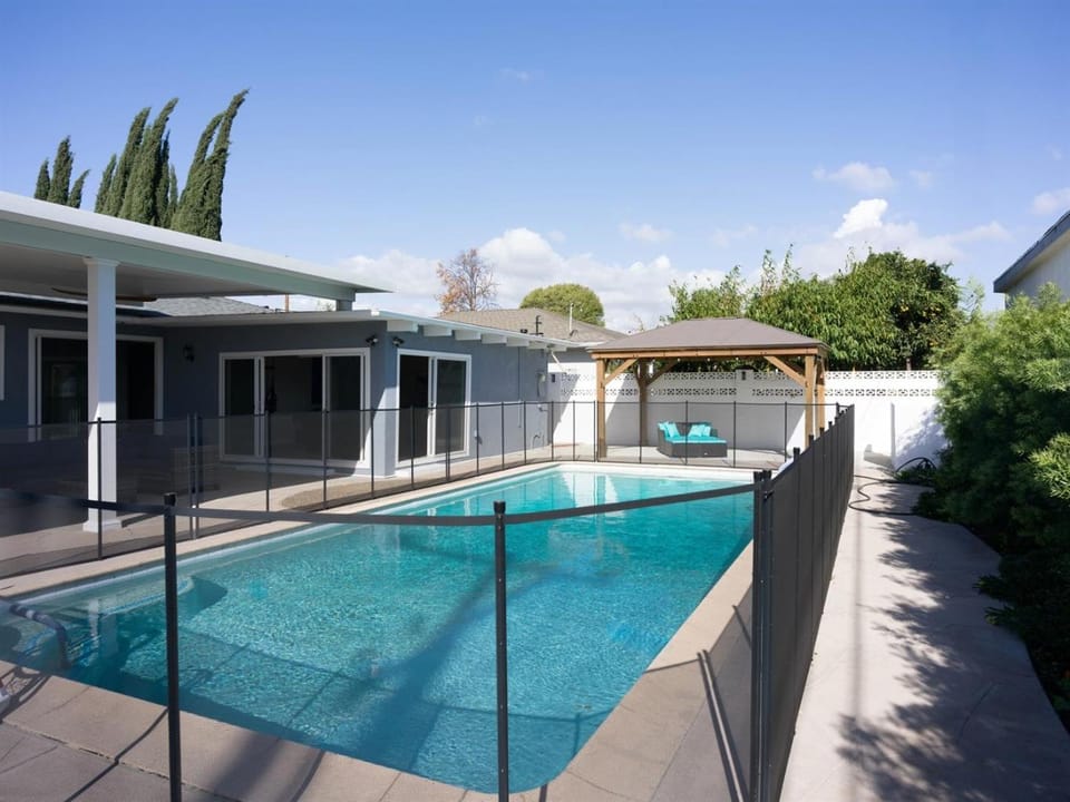 Heated Patio Private Pool Pool Table 4BR House in Tustin
