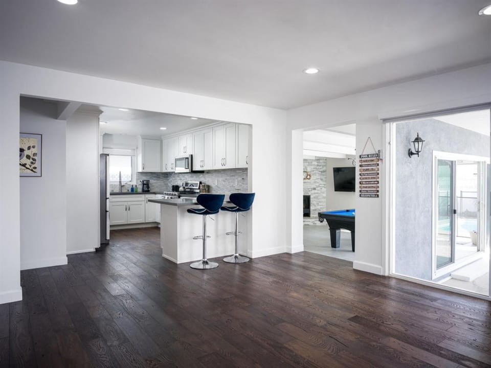 Heated Patio Private Pool Pool Table 4BR House in Tustin