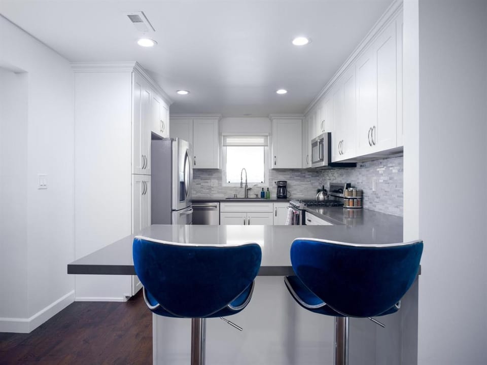 Heated Patio Private Pool Pool Table 4BR House in Tustin