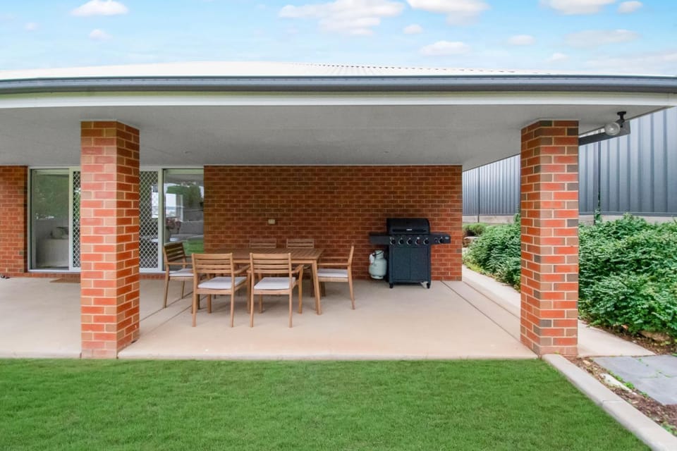 Patio, BBQ facilities, Garden, Dining area, Garden view
