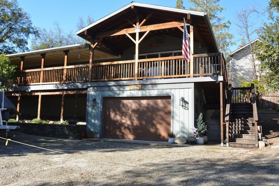 Ledge House-Lake Area House in Bass Lake