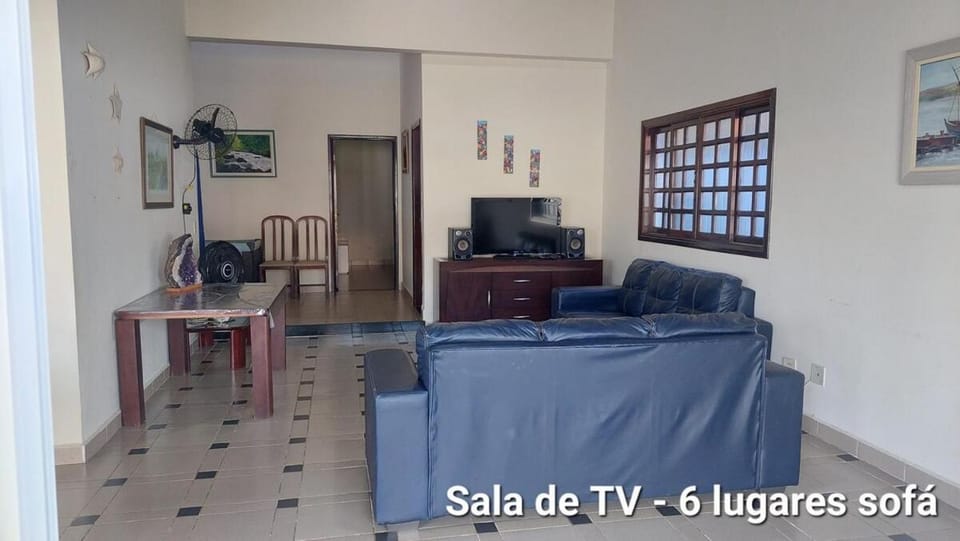 Casa no módulo 3 da Riviera de São Lourenço com churrasqueira e piscina privativas, 300m da praia House in Bertioga