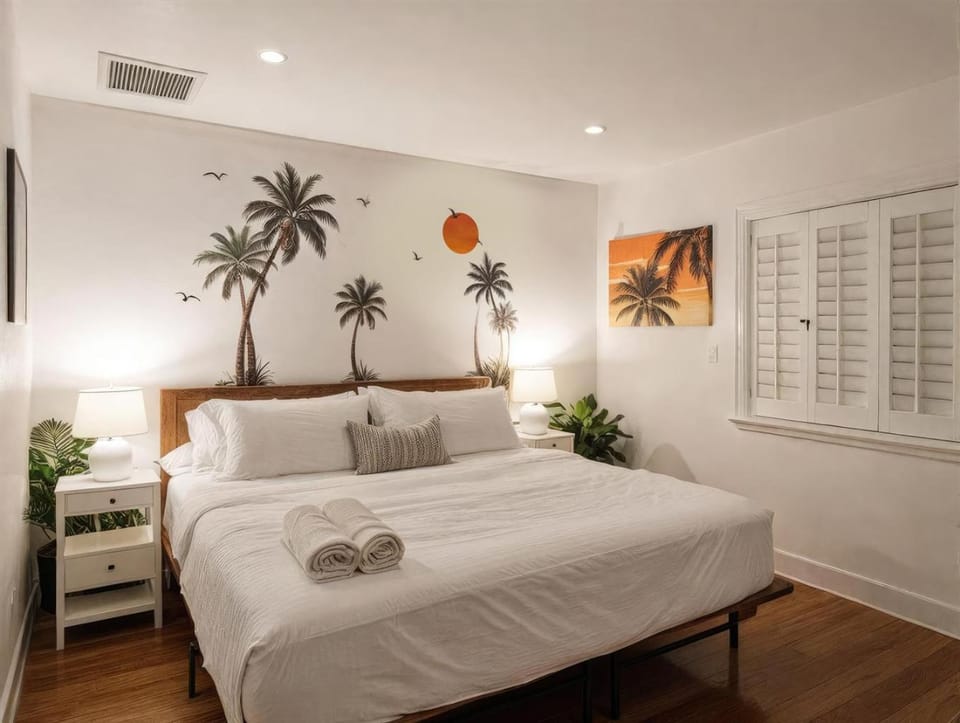 Fire Pit & Game Room 4 Beds Near Beach, LAX & SoFi House in Lawndale