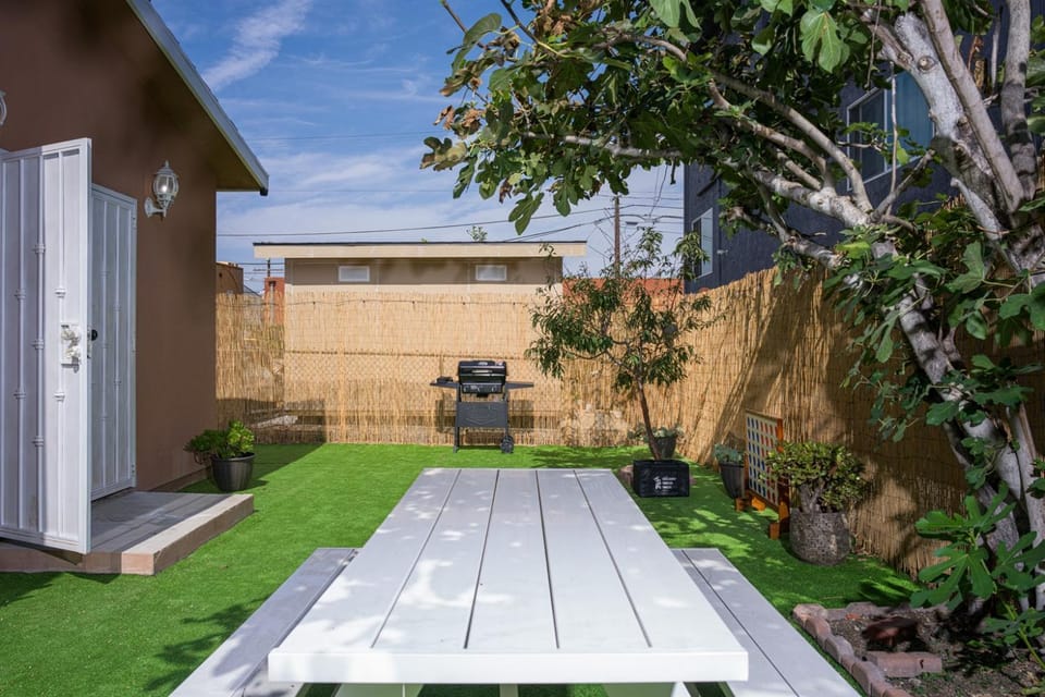 Fire Pit & Game Room 4 Beds Near Beach, LAX & SoFi House in Lawndale