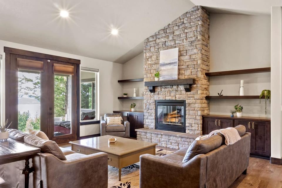 Patio, Living room, Seating area, fireplace