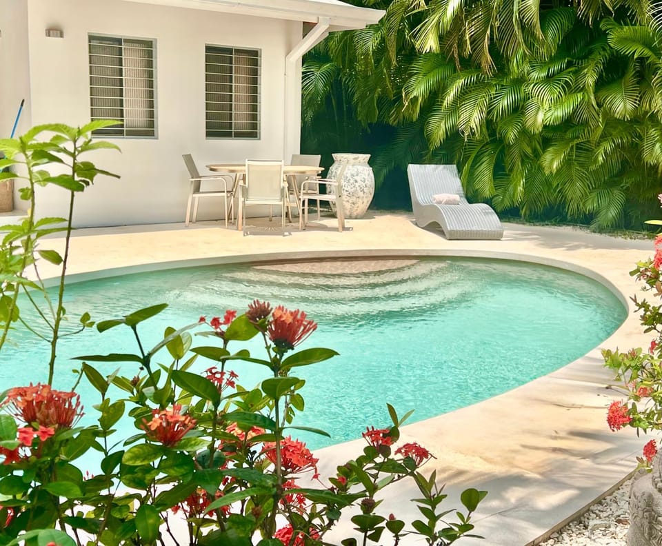 Property building, Garden, Swimming pool