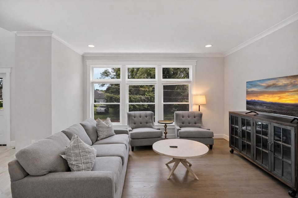 TV and multimedia, Living room, Seating area