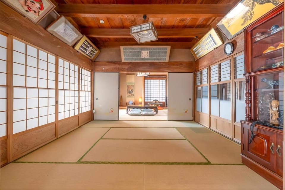 Living room, Photo of the whole room, air conditioner