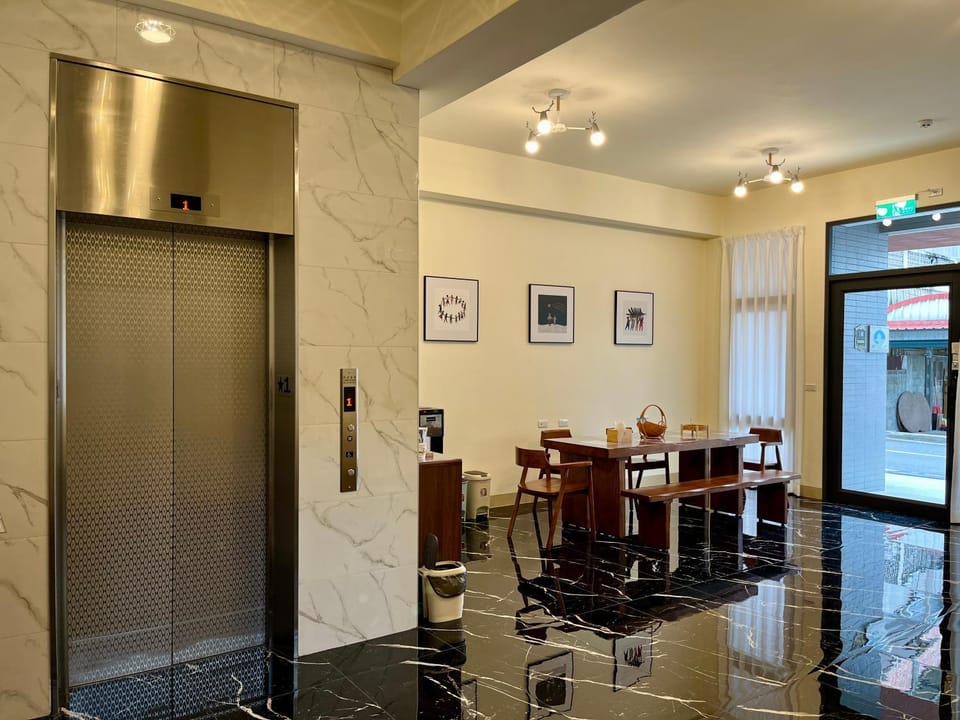 Living room, Decorative detail, On site, elevator