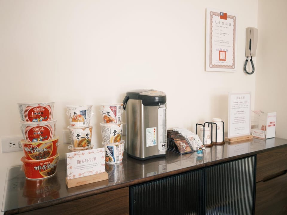 Coffee/tea facilities, Food and drinks