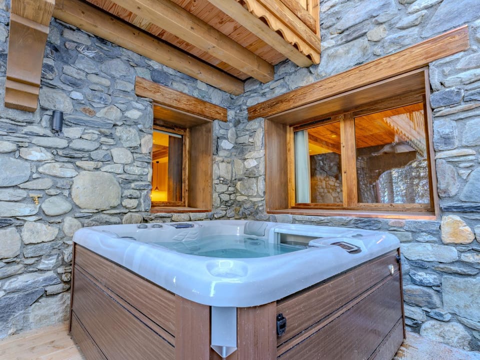Luxueux Appartement Chalet à Méribel avec Jacuzzi - FR-1-613-134 Apartment in Les Allues