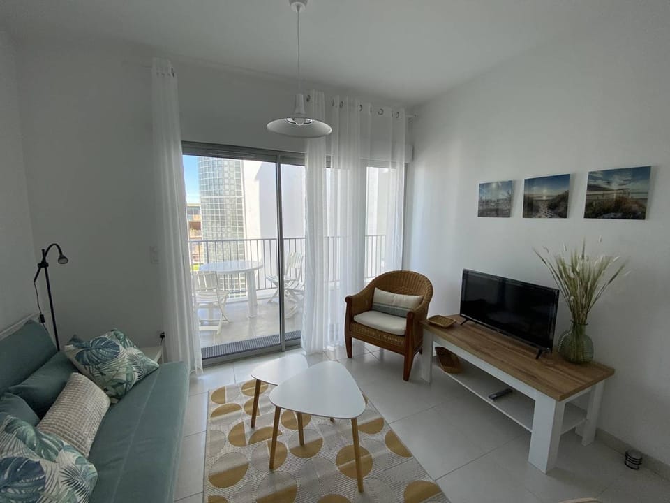 Royan T2 2* avec Balcon et Parking à 250m de la Plage - FR-1-738-37 Apartment in Royan