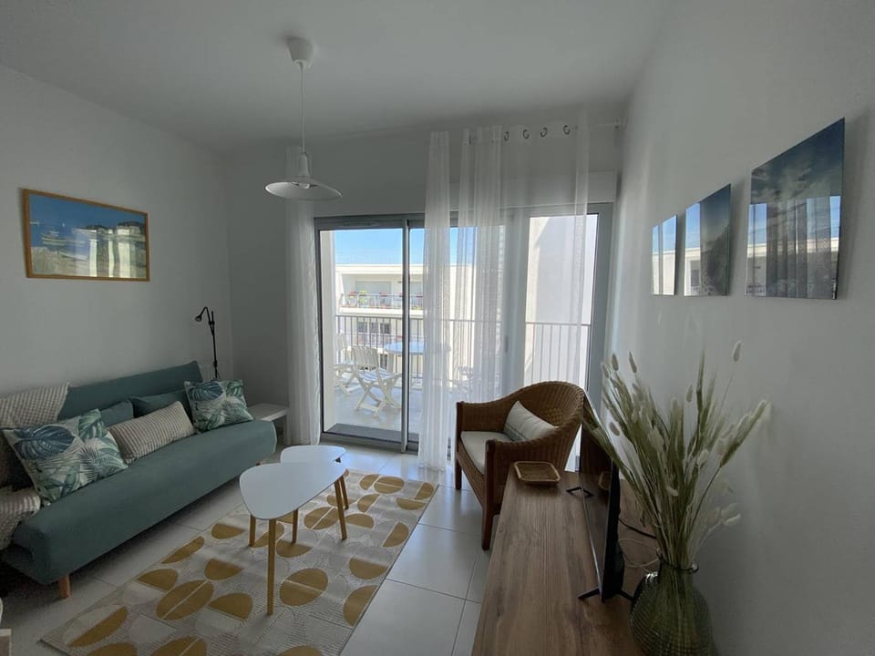 Royan T2 2* avec Balcon et Parking à 250m de la Plage - FR-1-738-37 Apartment in Royan