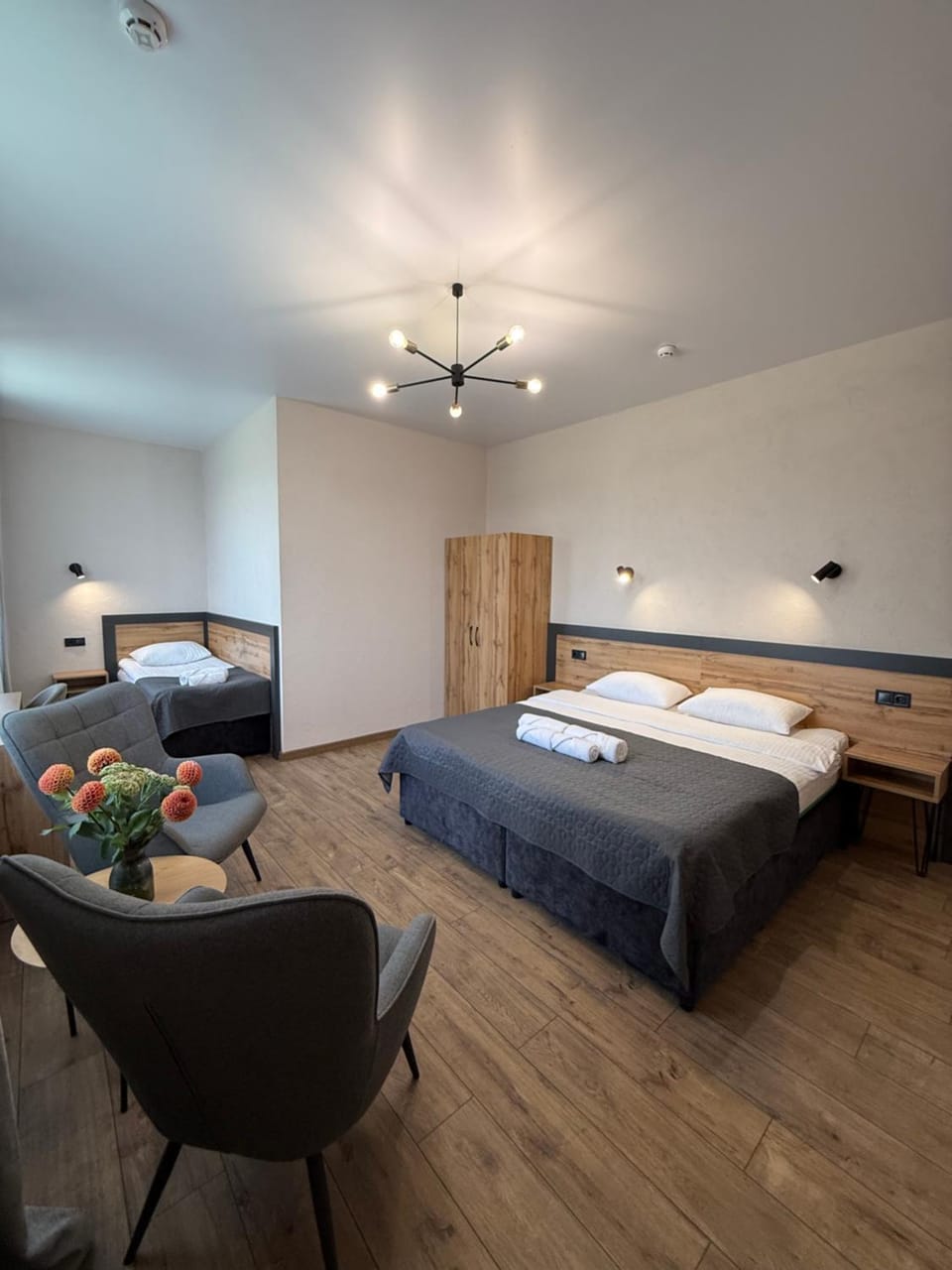 Bed, Living room, Photo of the whole room, Bedroom