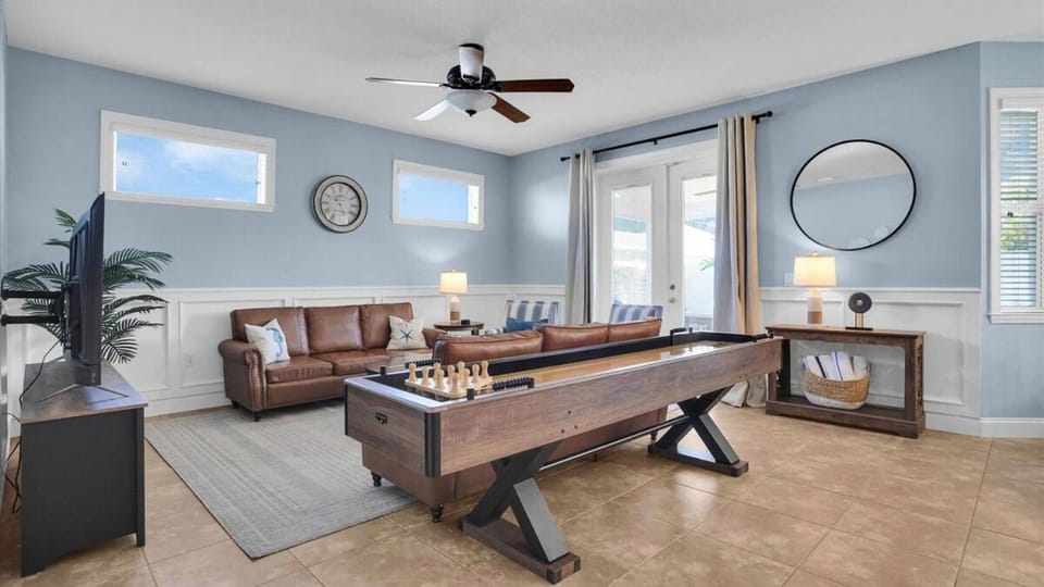 Modern home - 3K sqft - 5BR & 11 beds - brand new HOT TUB - 6 miles to AMI beaches House in Bradenton