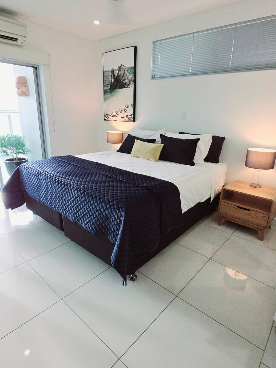 Bathroom, Bedroom, Sea view, air conditioner