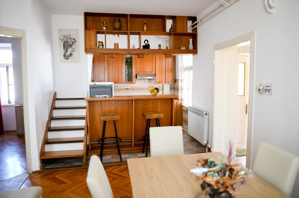 Kitchen or kitchenette, Living room