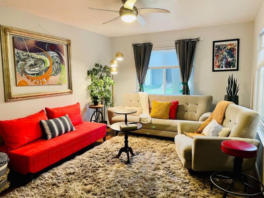 Artist's Condo with 2 Bedroom & Arcade House in Tahoe Park