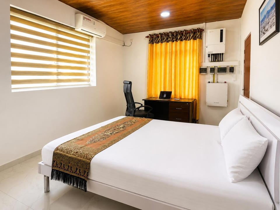 Bed, Bathroom, Bedroom, air conditioner