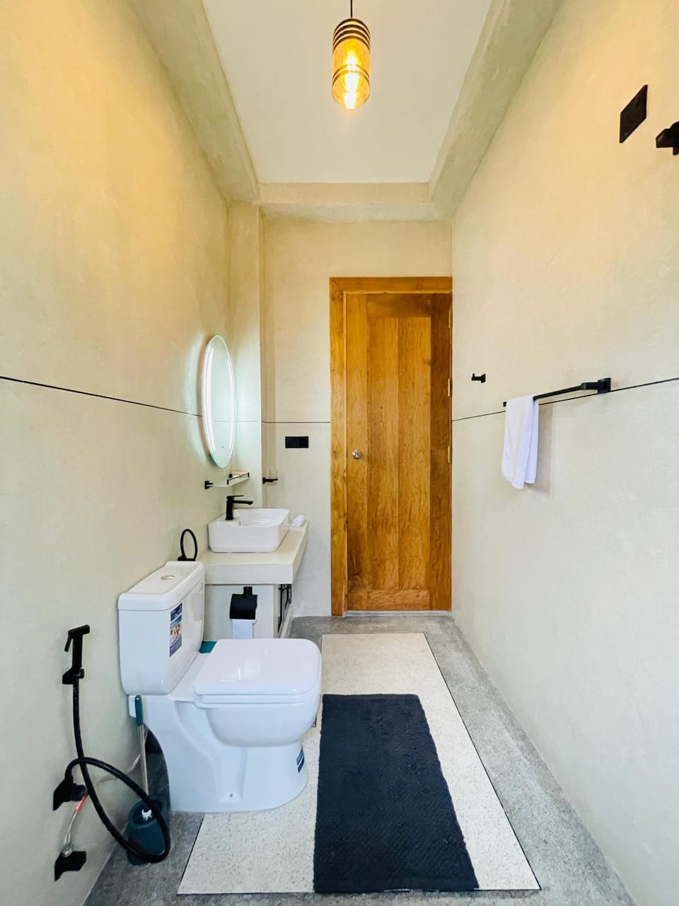 Toilet, Bathroom, towels