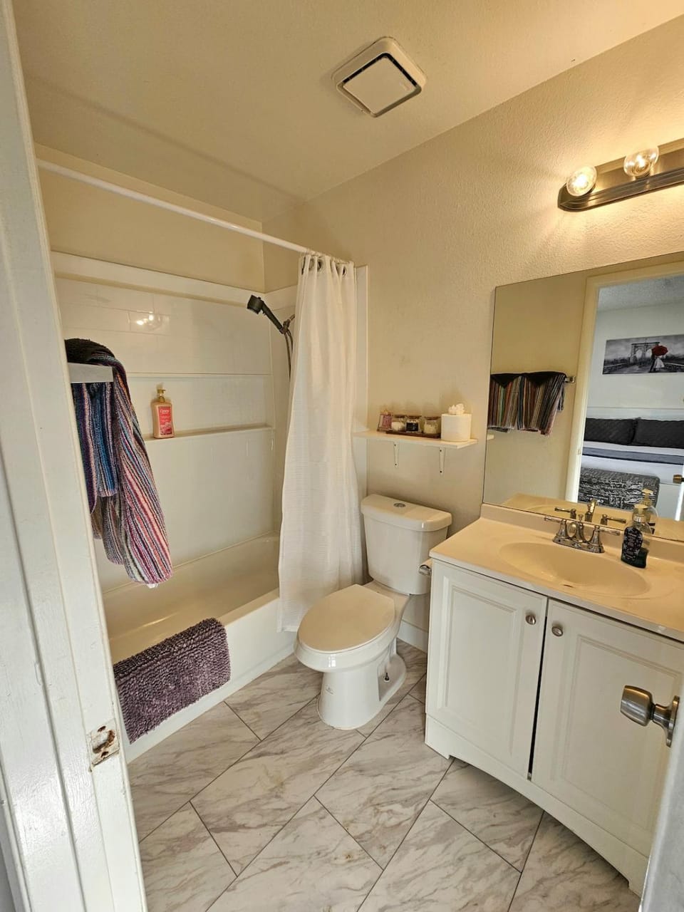 2 bed 2 bath downtown vegas near the strip Apartment in Las Vegas