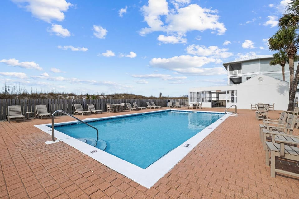 Neighbourhood, Seating area, Swimming pool
