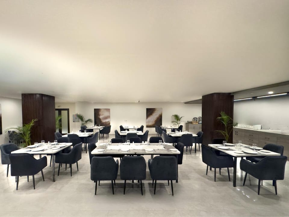 Restaurant/places to eat, Meeting/conference room