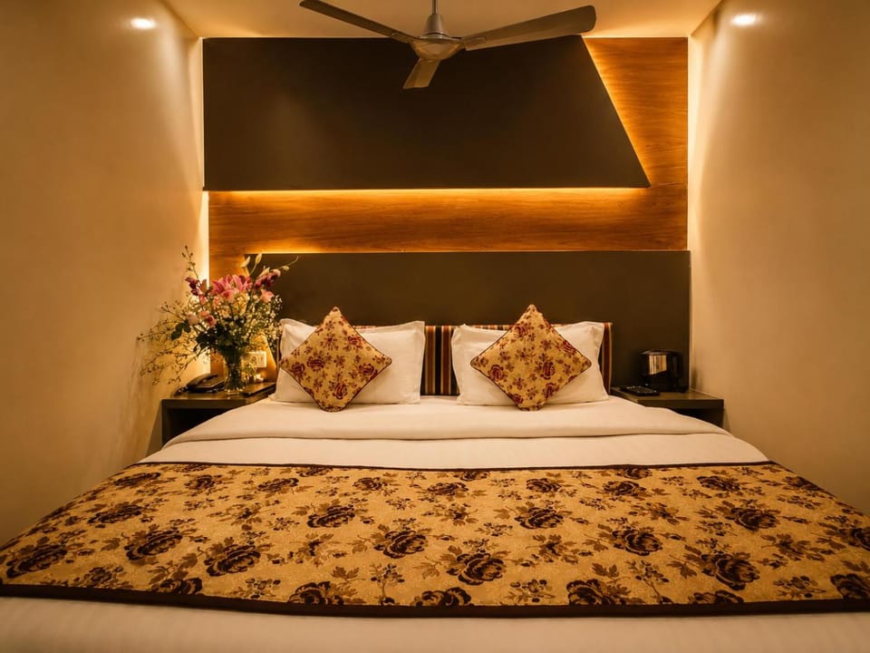 Bed, TV and multimedia, Photo of the whole room, Bedroom, wardrobe