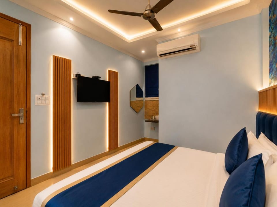Bed, TV and multimedia, Photo of the whole room, Evening entertainment, Bedroom, air conditioner