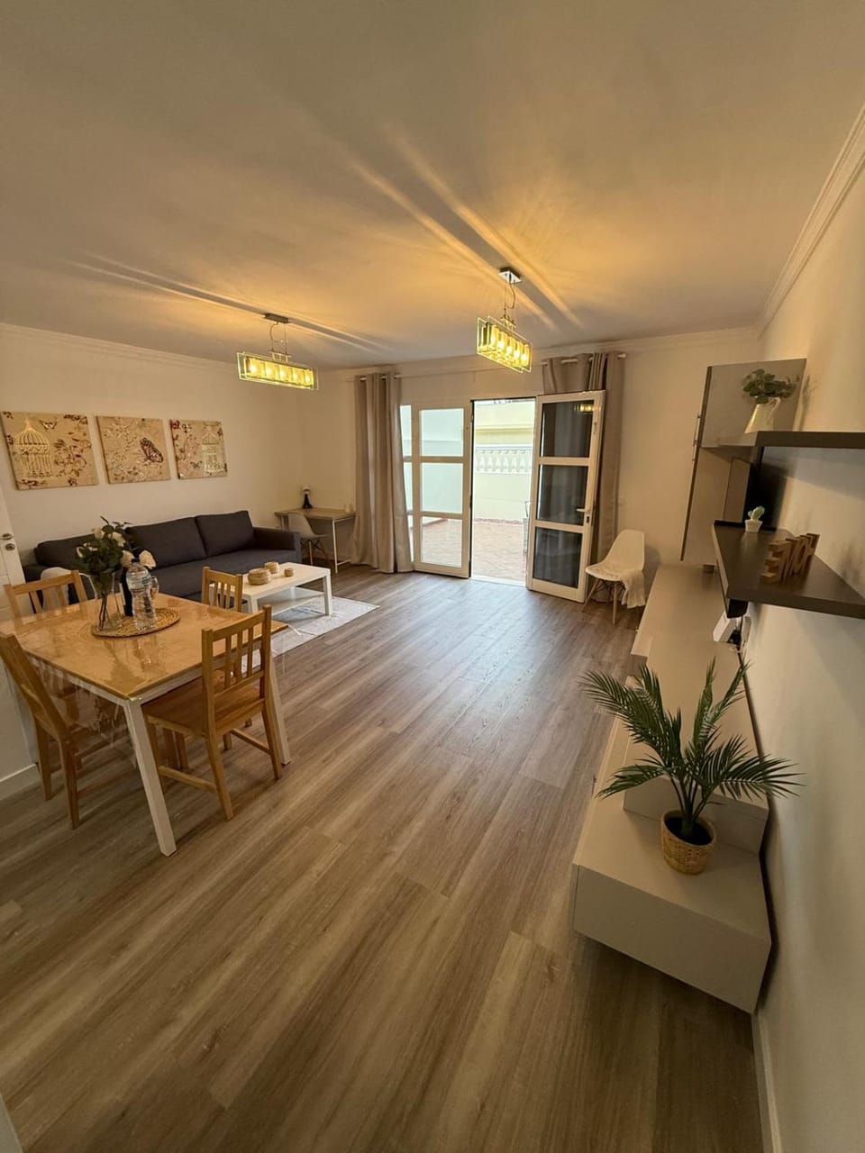 Living room, Seating area, Dining area