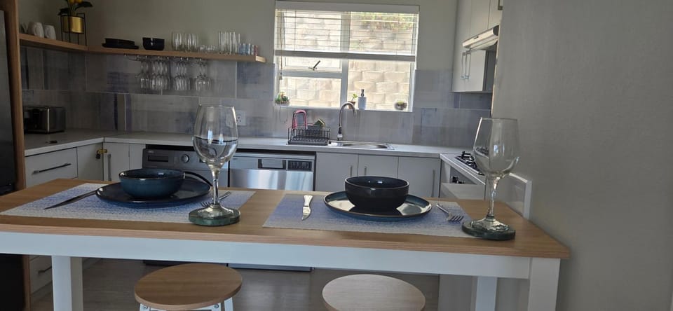 Breezy Sunny Apartment Apartment in Cape Town