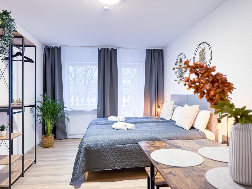 Bed, Photo of the whole room, Bedroom, towels