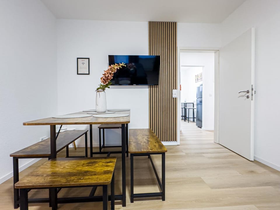 TV and multimedia, Living room, Seating area, Dining area