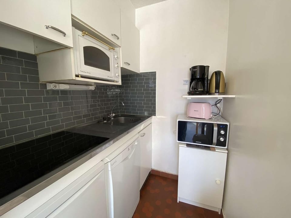 Bathroom, furniture, microwave, kitchen