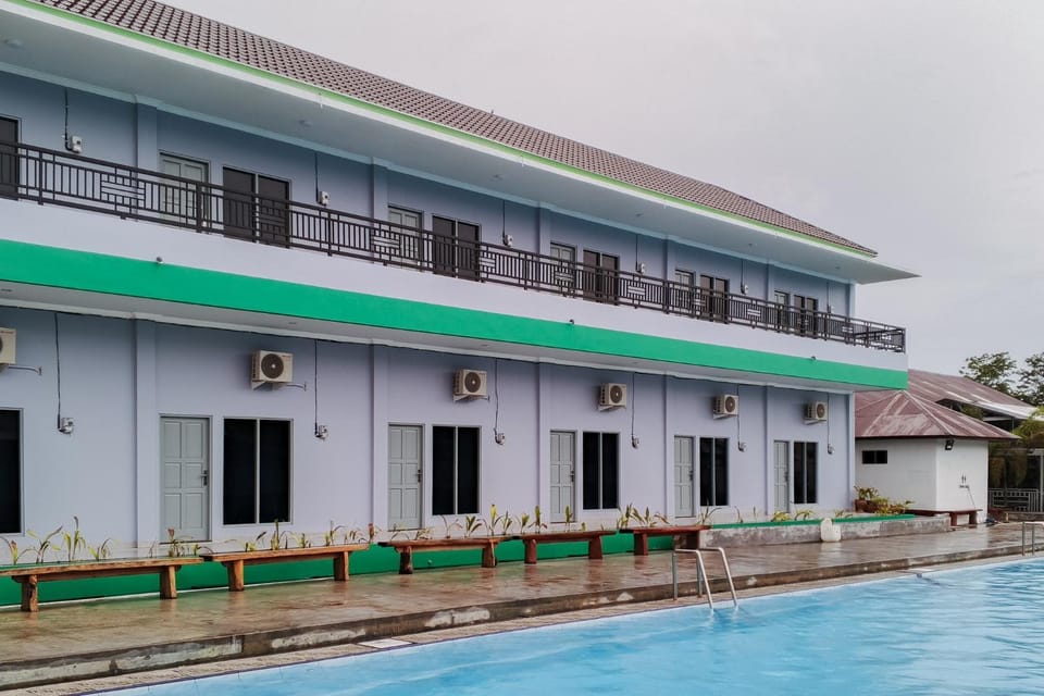 Facade/entrance, Swimming pool
