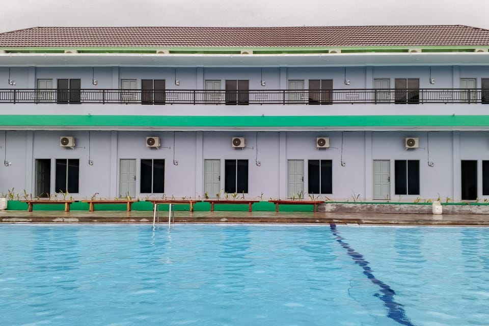 Facade/entrance, Swimming pool