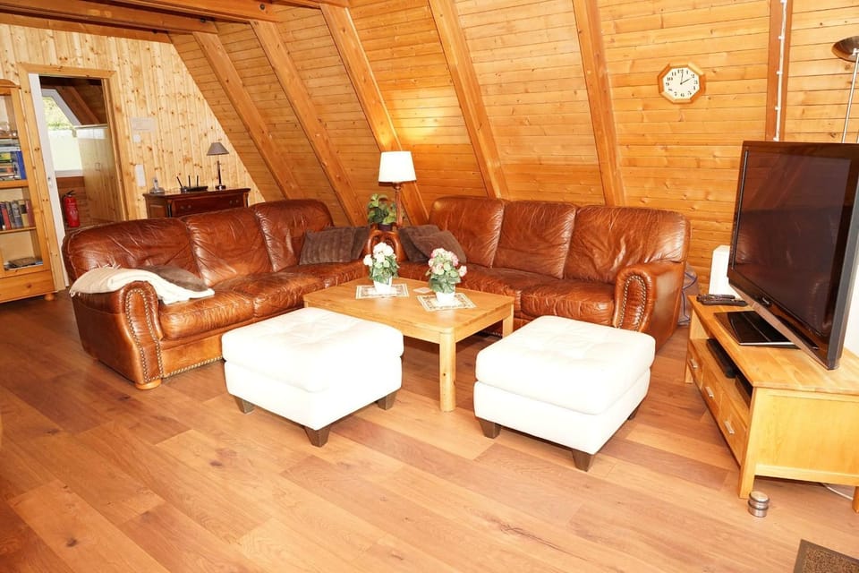 Zeltdachhaus mit grosser Terrasse und W-LAN House in Damp