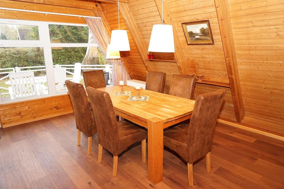 Zeltdachhaus mit grosser Terrasse und W-LAN House in Damp