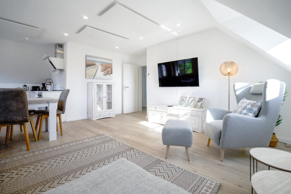 Sonnenglück - Helle und moderne Ferienwohnung am Meer Apartment in Nordstrand
