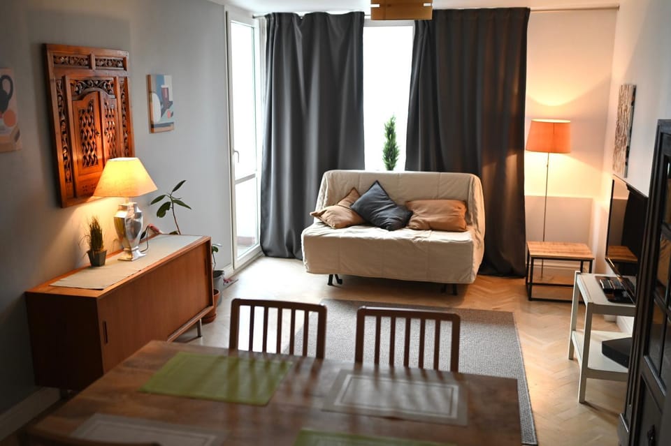 Communal lounge/ TV room, Living room, Seating area
