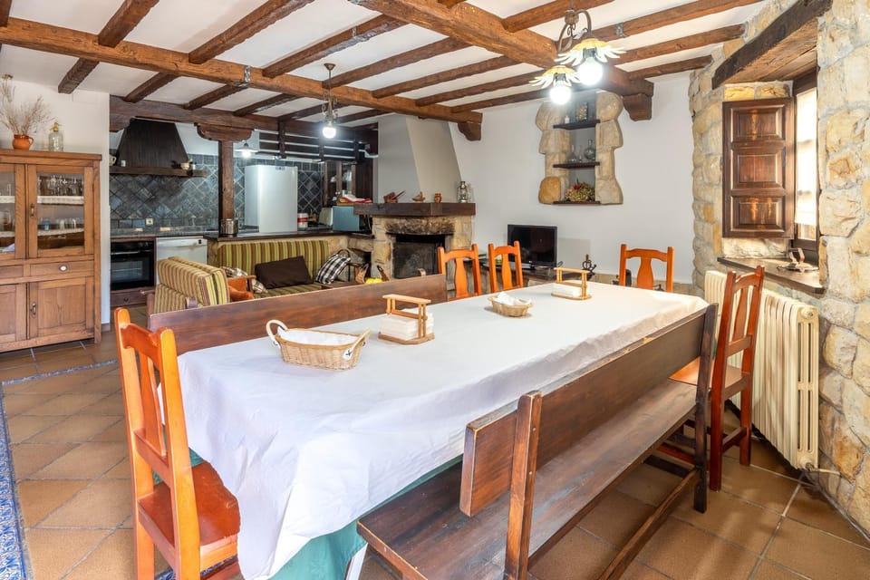 Property building, Kitchen or kitchenette, Living room