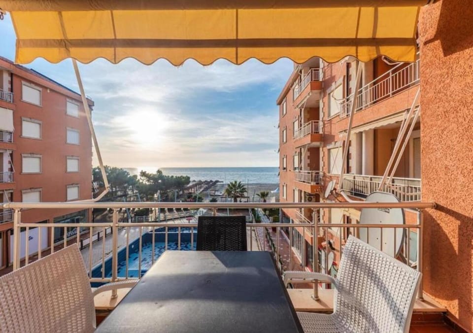 Day, View (from property/room), Balcony/Terrace, Living room, Seating area, Sea view, sunbed
