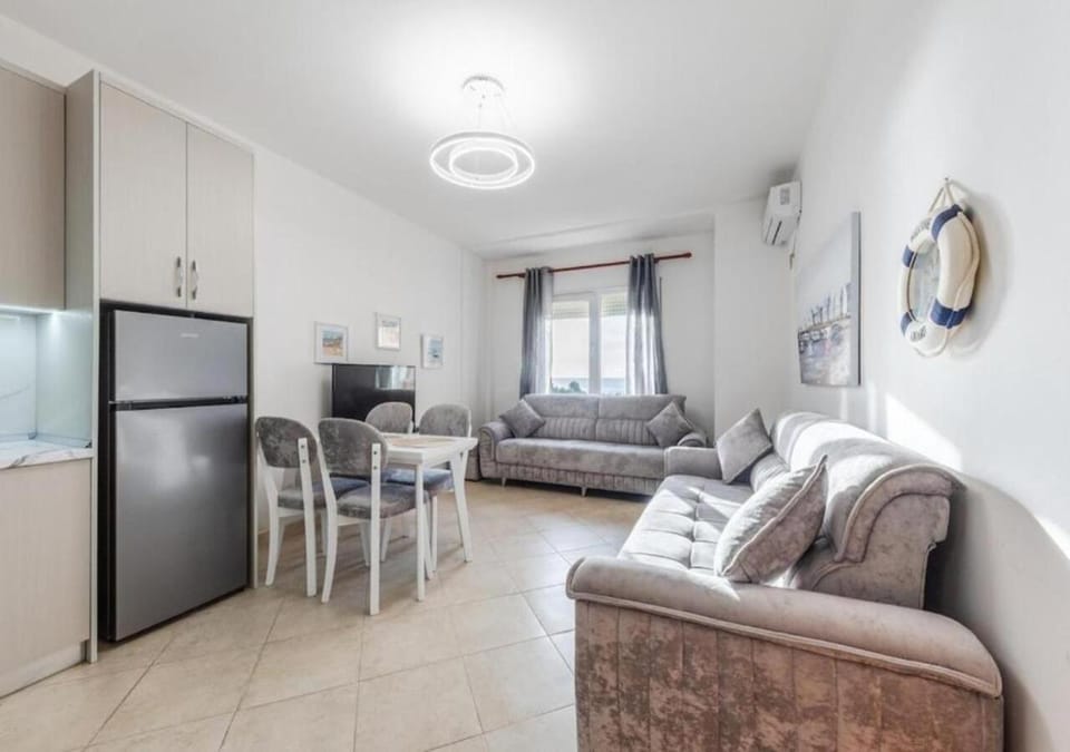 Kitchen or kitchenette, Living room, Seating area, Dining area