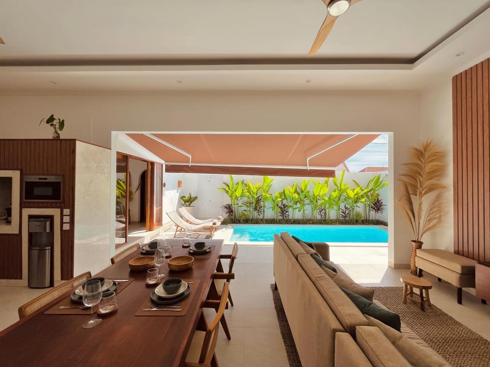 View (from property/room), Living room, Swimming pool, Dinner